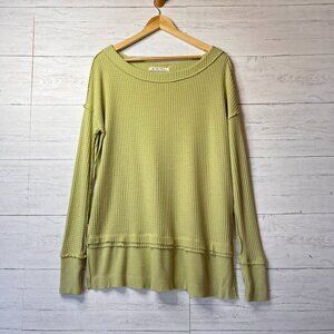 We the Free Top Womens Size XS Pear Green North Short Thermal Thumb Holes Slouch